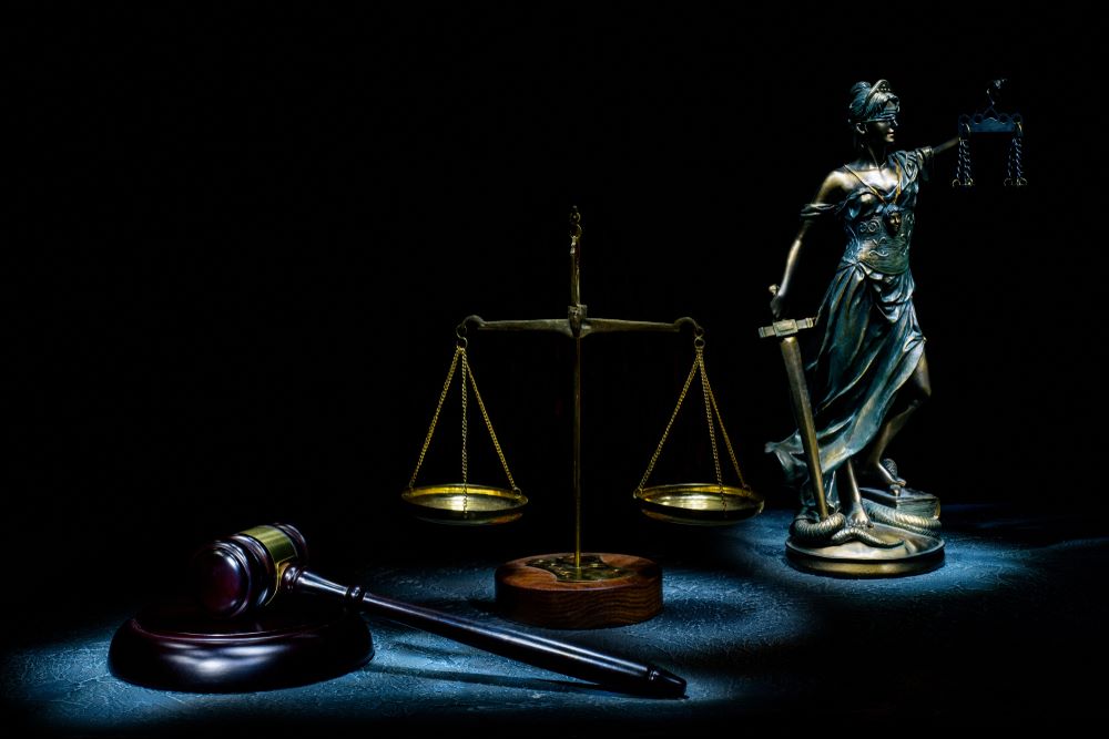 باپ کسی شخص کی عدالت نہیں کرتا